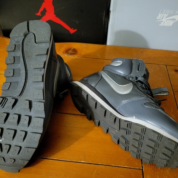 Nike Snow Waffle Grey Patent w/Sherpa Women's Sneaker Boot Size 10 - Picture 3 of 11